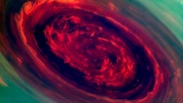 На Сатурне сняли мощнейший ураган в Солнечной системе