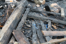 Аким Павлодарского района объяснил, почему в Кеменгере практически полностью сгорел дом
