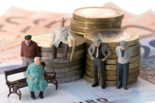 В два этапа повысят пенсии в Казахстане в 2017 г.