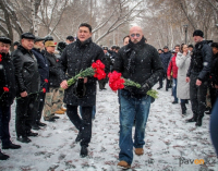 Александр Розенбаум возложил цветы к павлодарскому памятнику воинам-афганцам