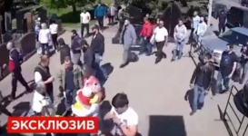 В Сеть попало видео задержания участников побоища на Хованском кладбище