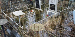 Могилы затопило талыми водами на кладбище в Экибастузе