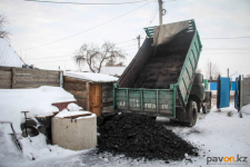 Городской акимат приступил к раздаче угля малоимущим павлодарцам