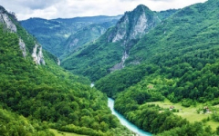 Где лежит самый глубокий каньон Европы и что в нем можно посмотреть?