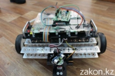 Учащиеся Павлодарского бизнес-колледжа собирают роботов
