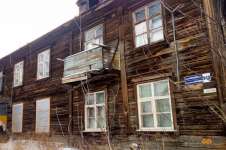 В акимате Павлодара рассказали, когда снесут деревянные двухэтажки в Затонском микрорайоне