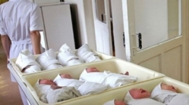 Павлодарда сәбиі өлген әйел перзентханадан ақы талап етеді