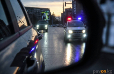Павлодарские полицейские выявляют нарушения ПДД с помощью камер скрытого наблюдения