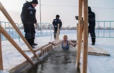 Павлодарцам напомнили правила поведения при купании в проруби