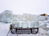 В Павлодаре строится ледовый городок, но он уже страдает от вандалов