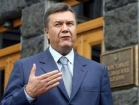 Янукович требует признать его "легитимным президентом"
