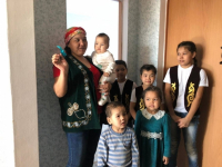 Четыре многодетные семьи Экибастуза в преддверии праздника Наурыз получили ключи от квартир