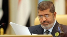 Свергнутого президента Египта Мурси будут судить за "призывы к убийству"