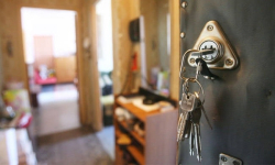 Мошенники в Аксу продали квартиру от имени покойной столетней бабушки
