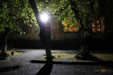 В 14 павлодарских домах установили освещение без согласия жильцов