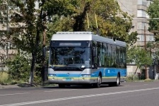 В Алматы 85-летнего пенсионера протащило за троллейбусом