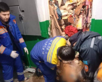 В забитой мусором квартире спасатели обнаружили при смерти женщину в Павлодаре