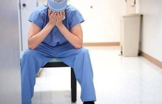 Казахстанские врачи должны будут заплатить до 25 тысяч тенге, чтобы законно работать