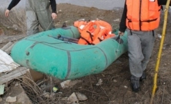 Спасатели сняли со льдины 12 рыбаков