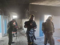 В Павлодаре троих девочек-подростков увезла скорая помощь с отравлением после пожара в школе