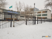Убрать высокие заборы вокруг школ и больниц намерены в Павлодаре