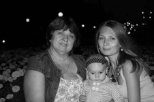 Уроженка Казахстана, ее дочь и внуки погибли в пожаре в ТРЦ в Кемерово
