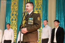 В Павлодаре торжественно проводили призывников в аэромобильные войска