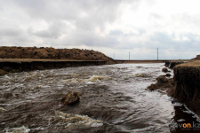 В пригороде Павлодара усиливают защиту от паводков