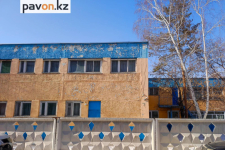 В Павлодаре родители жалуются на многолетние дыры в окнах детсада