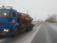 Объездные дороги Павлодара начали посыпать песком