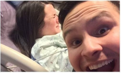 Американец сделал селфи на фоне рожающей жены (фото)