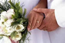 В День семьи в Павлодаре устроили красивую церемонию бракосочетания для трёх пар