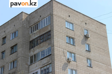 В Павлодаре 6-летний ребенок выпал из окна восьмого этажа