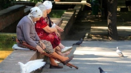 Казахстанским женщинам советуют выходить на пенсию в 55 лет