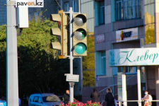 Павлодарцам объяснили, куда обращаться по вопросу установки светофоров и пешеходных переходов