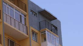 Отсутствие дверей на балконах в столичном ЖК объяснила стройкомпания