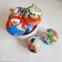 Галерея на елке: павлодарская художница вручную расписывает новогодние шары