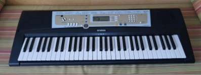 Синтезатор Yamaha PSR-R200 (Продан)