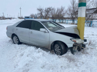 Водитель иномарки въехал в бетонный столб в Павлодарской области