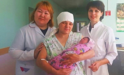 Россиянка родила ребенка в тайге, пока полицейские отгоняли от нее медведей