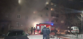 Павлодарские полицейские помогли пожарным спасти мужчину из задымленной квартиры