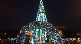 В Шымкенте сэкономленные на новогодних украшениях 34 млн тенге отдали сиротам