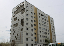 Городские власти решают, как помочь жильцам дома в Усольском микрорайоне, фасад которого частично разрушен