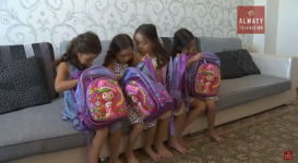 Девочки-четверняшки готовятся пойти в первый класс в Алматы
