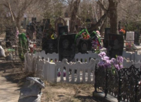 Родительский день: павлодарцев просят не мусорить на кладбище