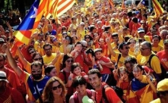 Каталонияда 10 мыңдаған адам наразылық шеруіне қатысты