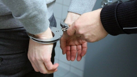 Двух человек, находящихся в розыске, задержали павлодарские полицейские