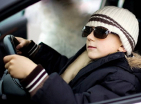 Павлодарец посадил за руль авто своего десятилетнего сына