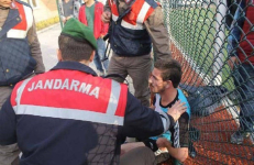 Турецкий футболист попытался выйти с ножом после удаления с поля