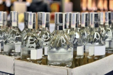 Очередную алкогольную ОПГ выявили в Павлодарской области